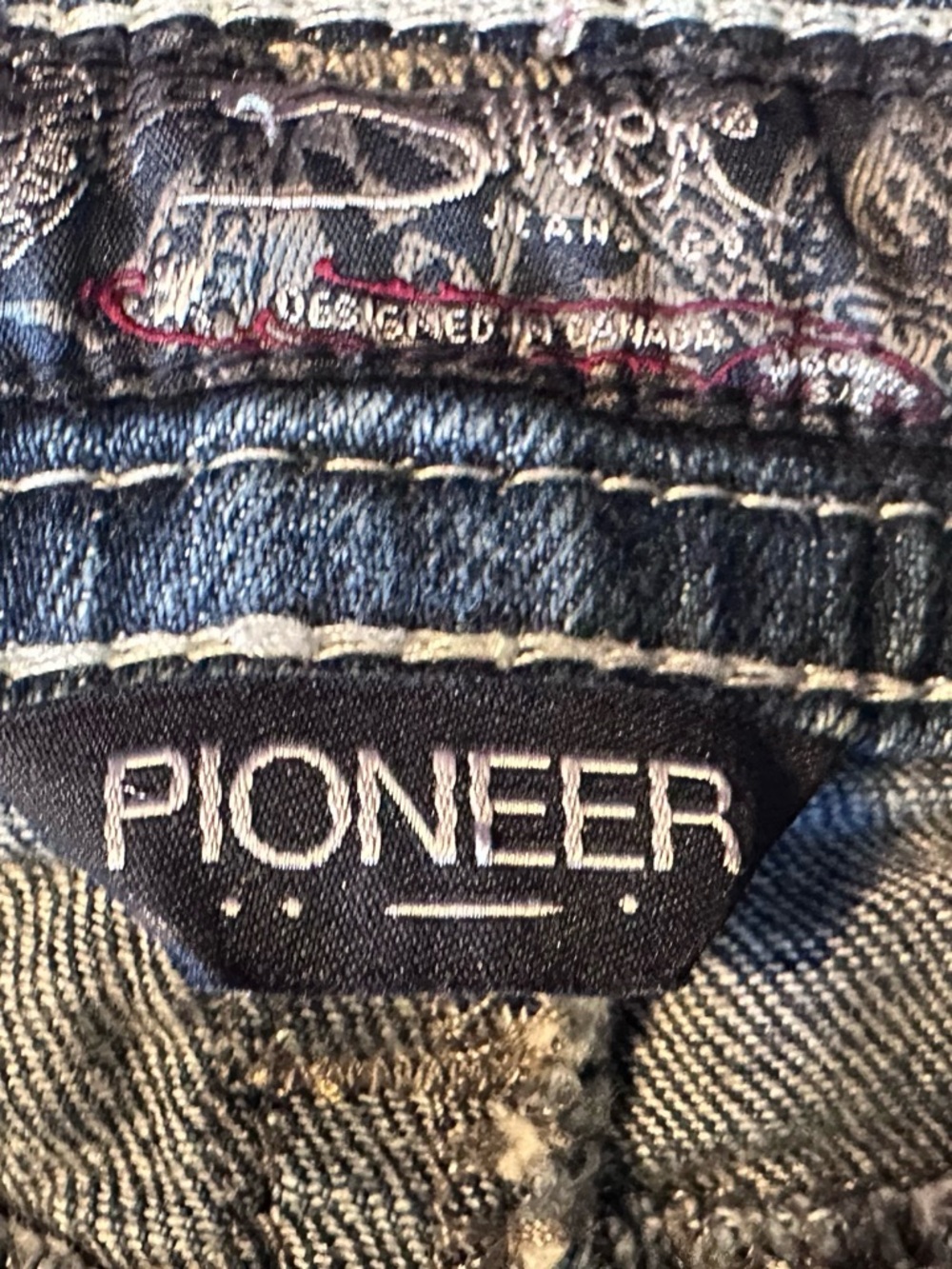 Silver Jeans Distressed Blue Bootcut Jeans Pioneer style Size 14 Length 28 - Picture 3 of 9